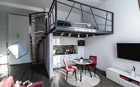 Familia Apartments